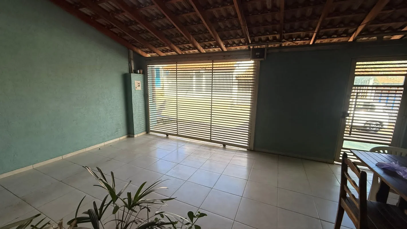VENDE-SE – CASA NA QR 402 DE SAMAMBAIA NORTE? Excelente oportunidade!? 2 quartos...