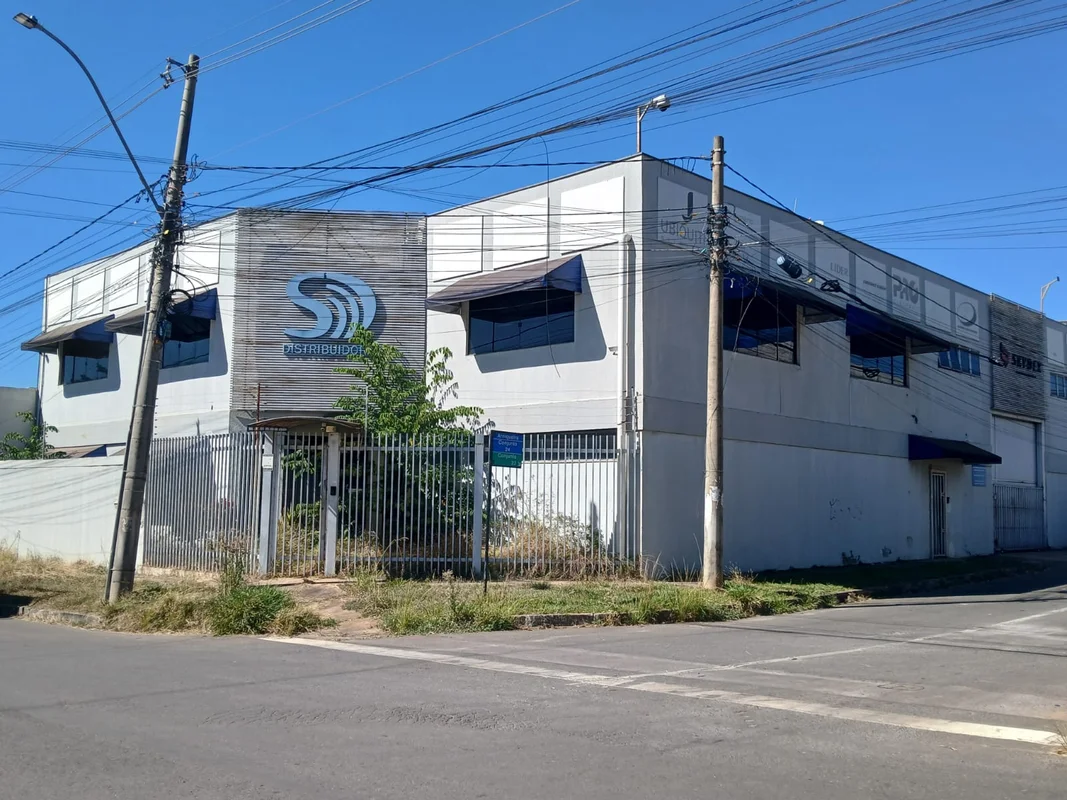 Excelente imóvel comercial/industrial com 1.200 m² de área construída, localizad...