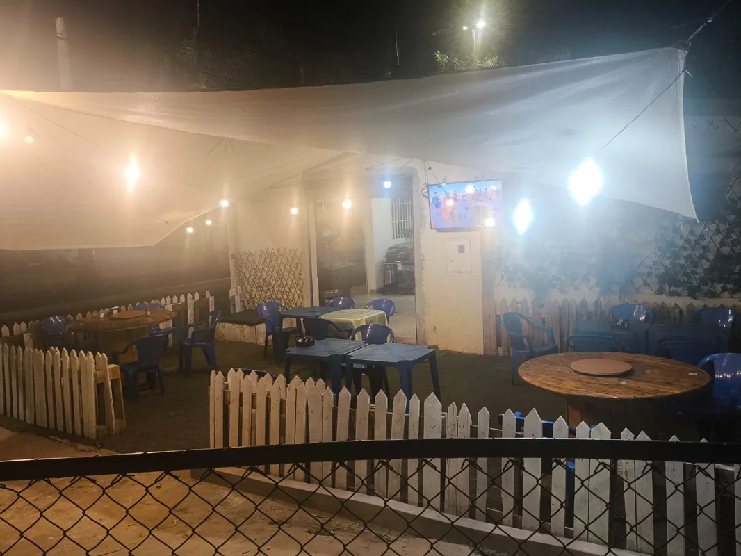 Quiosque com mais de 100m² de área útil, em um ponto comercial movimentado em fr...