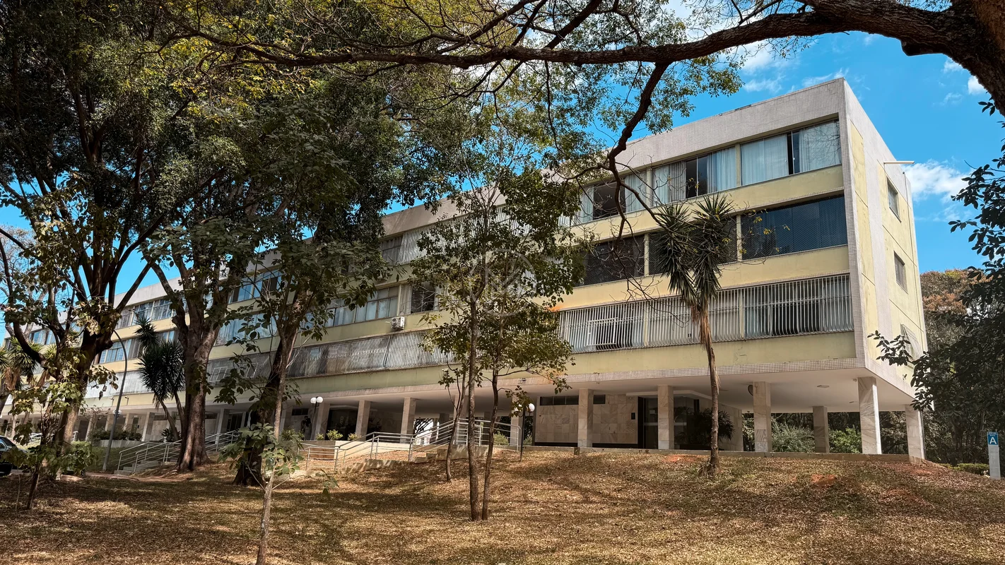 • Apartamento Vazado nascente • SQN 406 • Gestão Exclusiva• Excelente opção para...