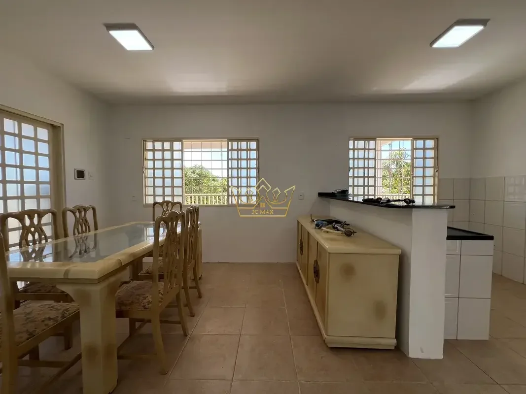 JCMAX ALUGA – CASA COM 5 QUARTOS – LAGO NORTE – 234 m²Casa ampla, confortável e ...