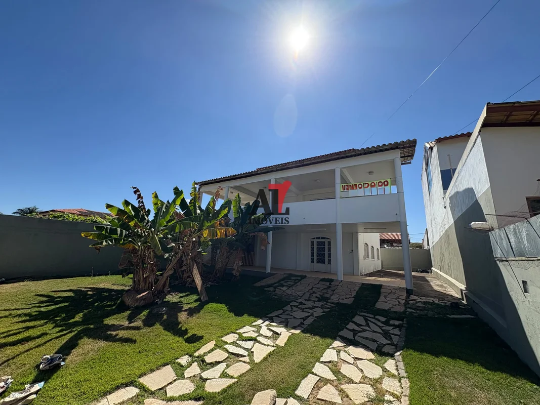 Casa Espetacular de 3 Pavimentos no Condomínio Mansões Colorado – Vista para a T...
