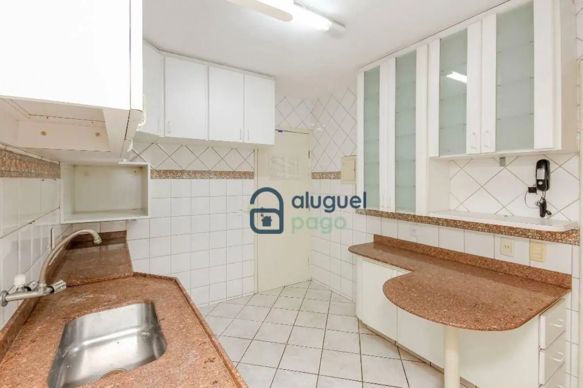 Morar no Setor Central é ter tudo ao seu alcance. Este apartamento oferece ambie...