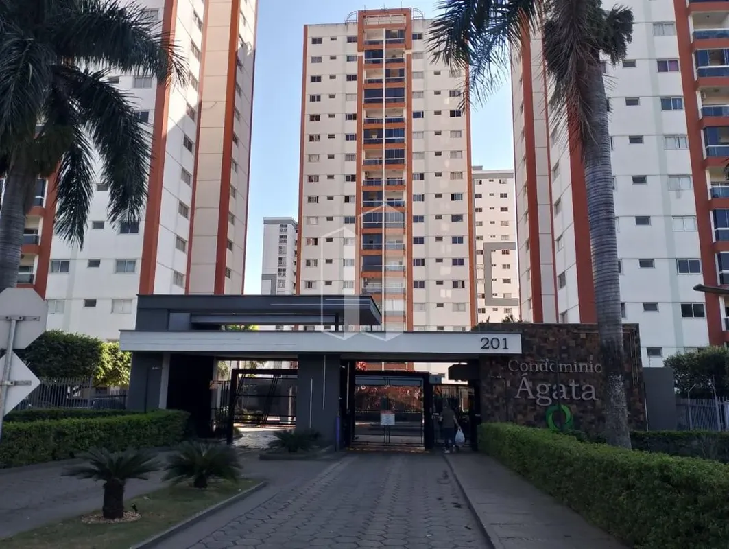 Lindo e grande apartamento composto de01 (uma) varanda, 01 (uma) sala de estar, ...