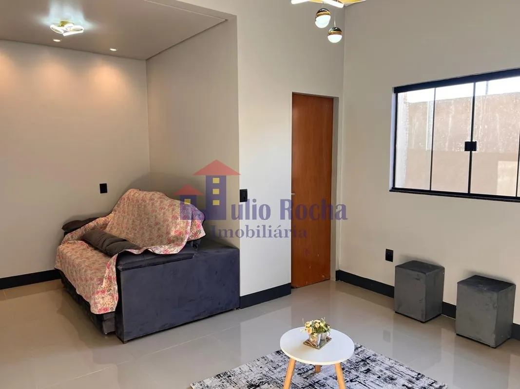 JULIO ROCHA IMOBILIÁRIA VENDE!LOTE COM DUAS CASAS EM 220 M²!Casa principal compo...