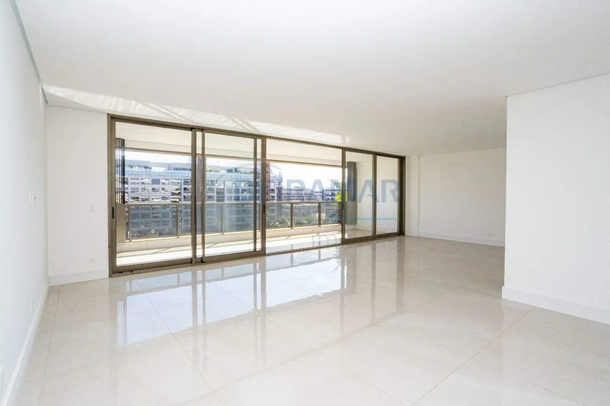 Apartamento de 4 Suítes Nascente e Vazado de Canto - High Design (246 m², SQNW 3...