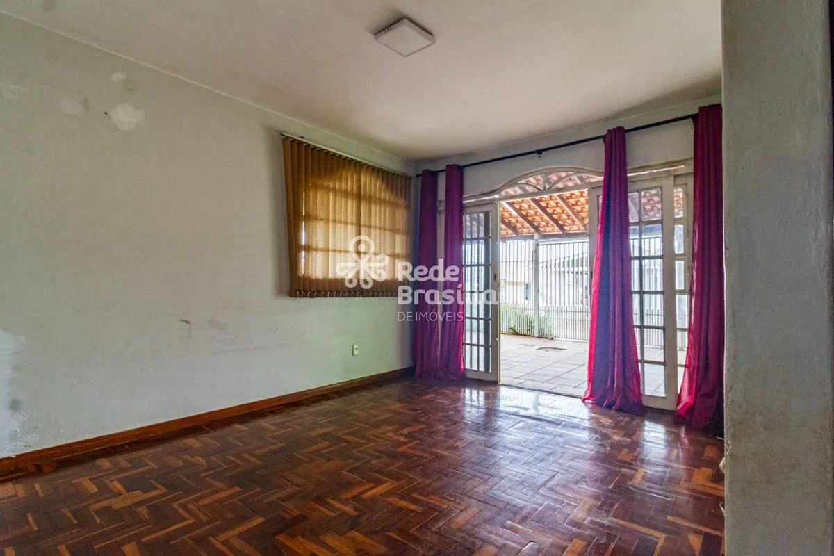 TH20694 - Qnl 15 Taguatinga, Casa 03 quartos, 200m². Agende sua visita! Imóvel c...