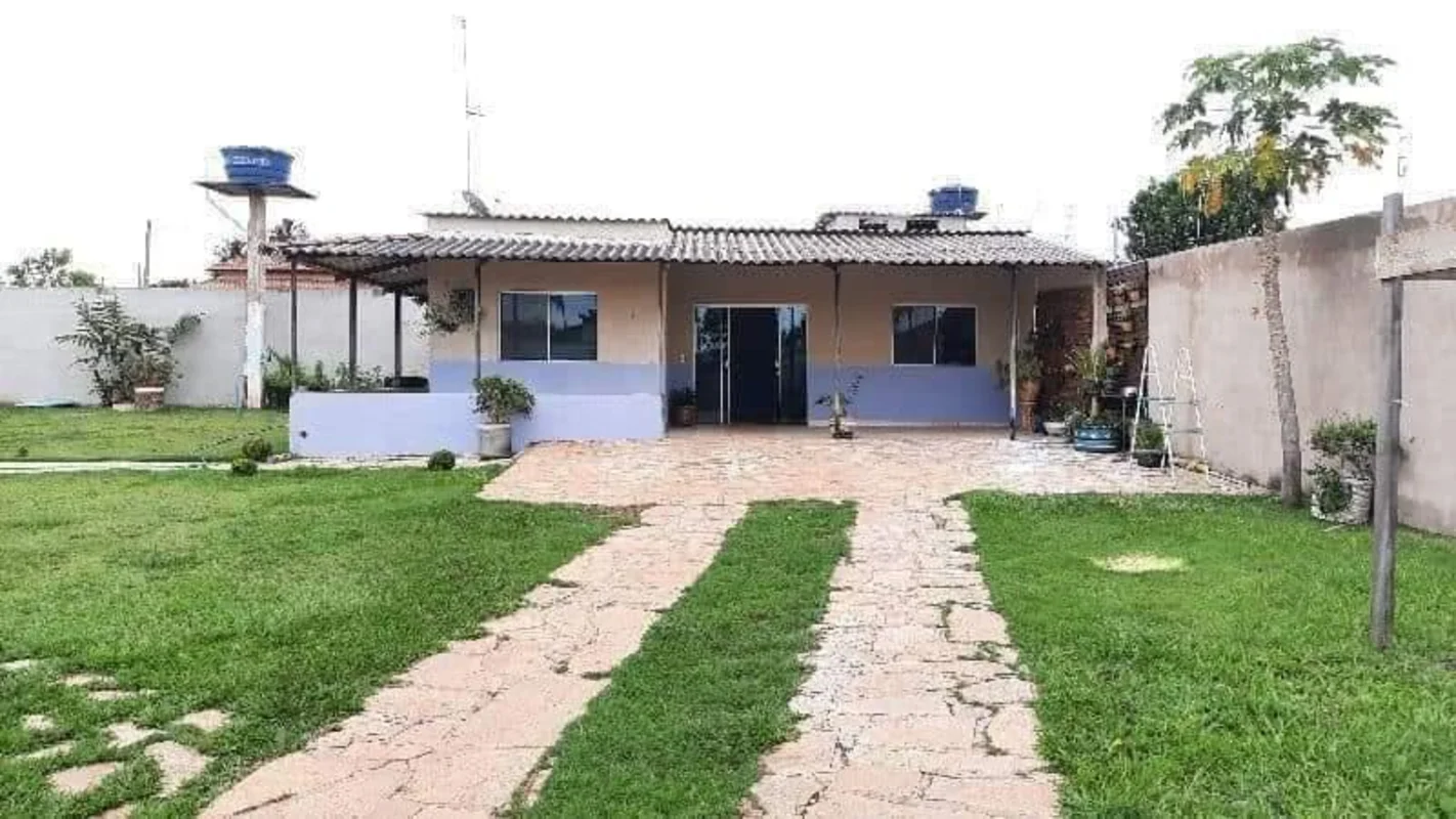 Casa ponte alta norteAvenida buritisCondomínio fechado Casa simples composta por...