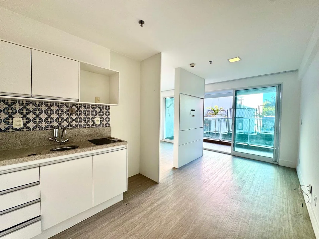 OPORTUNIDADE NO SELETTO LAGO NORTE | APARTAMENTO COM VARANDASão 34m² bem distrib...