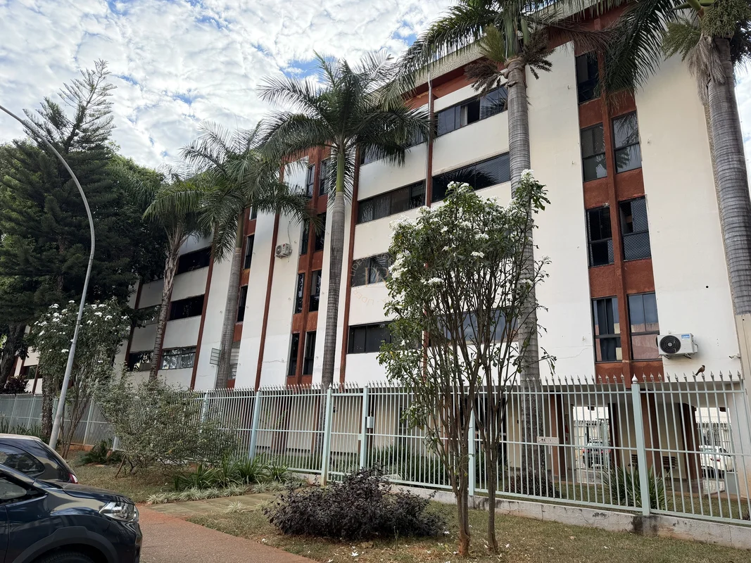 Descubra um apartamento moderno e bem localizado na SHCES Quadra 1405 Bloco G, n...