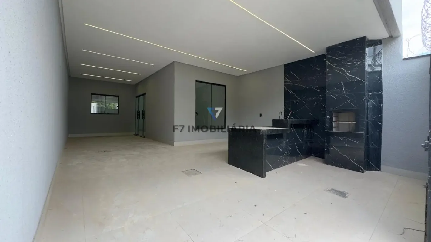 OPORTUNIDADECasa de 3/4 bem grande sendo um suíteSala com pé direito duplo de 4,...