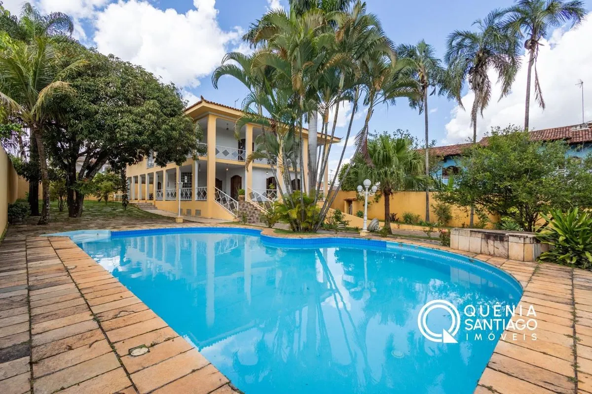 Uma casa espaçosa, muito bem conservada e ideal para quem busca conforto, privac...