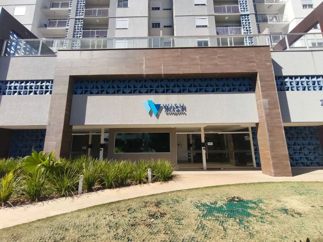 Viva a conveniÃªncia e o charme do Setor Aeroporto em um apartamento que combina...