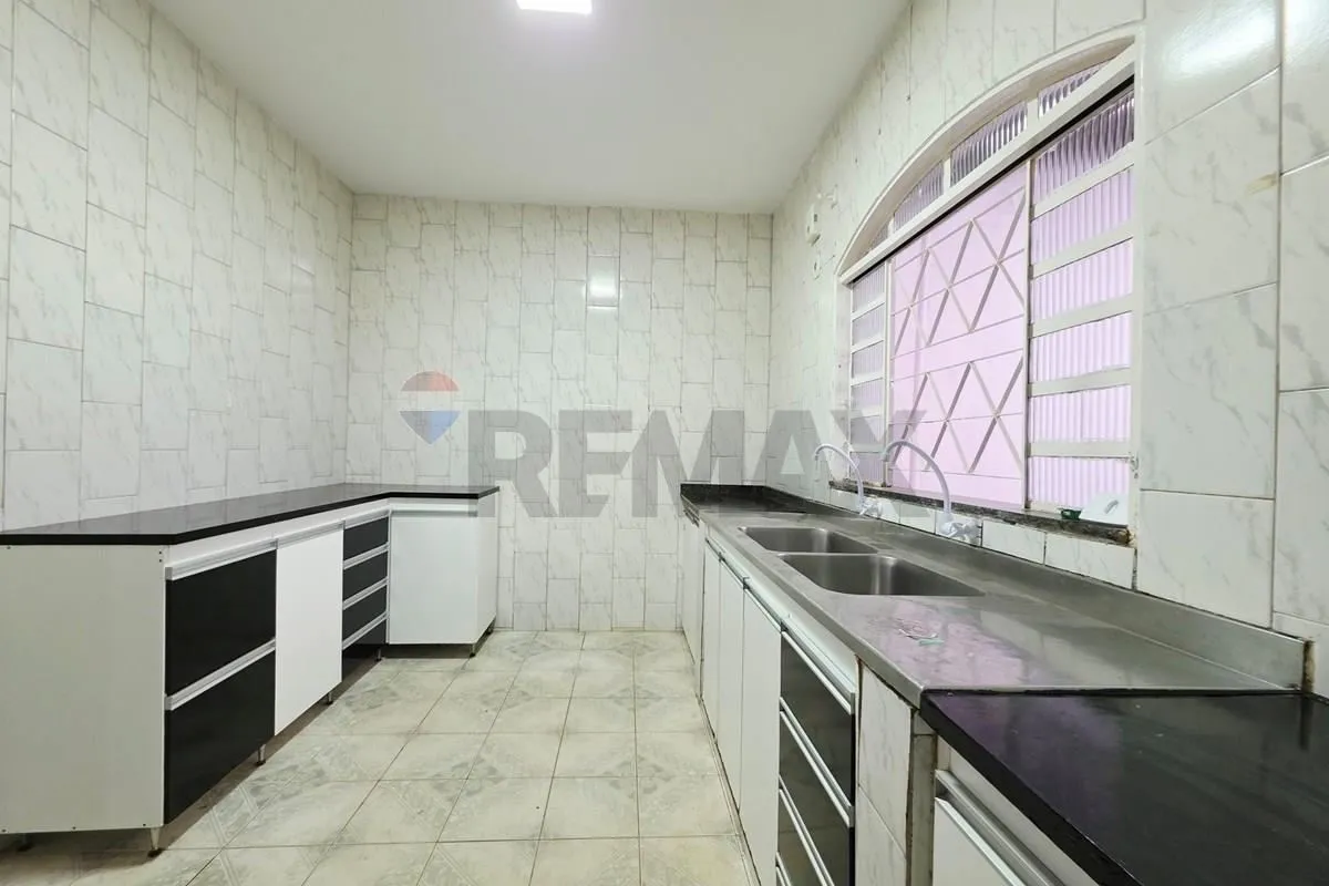 QR 317 Conjunto 01 - Samambaia SulSe você procura conforto, estrutura sólida e e...
