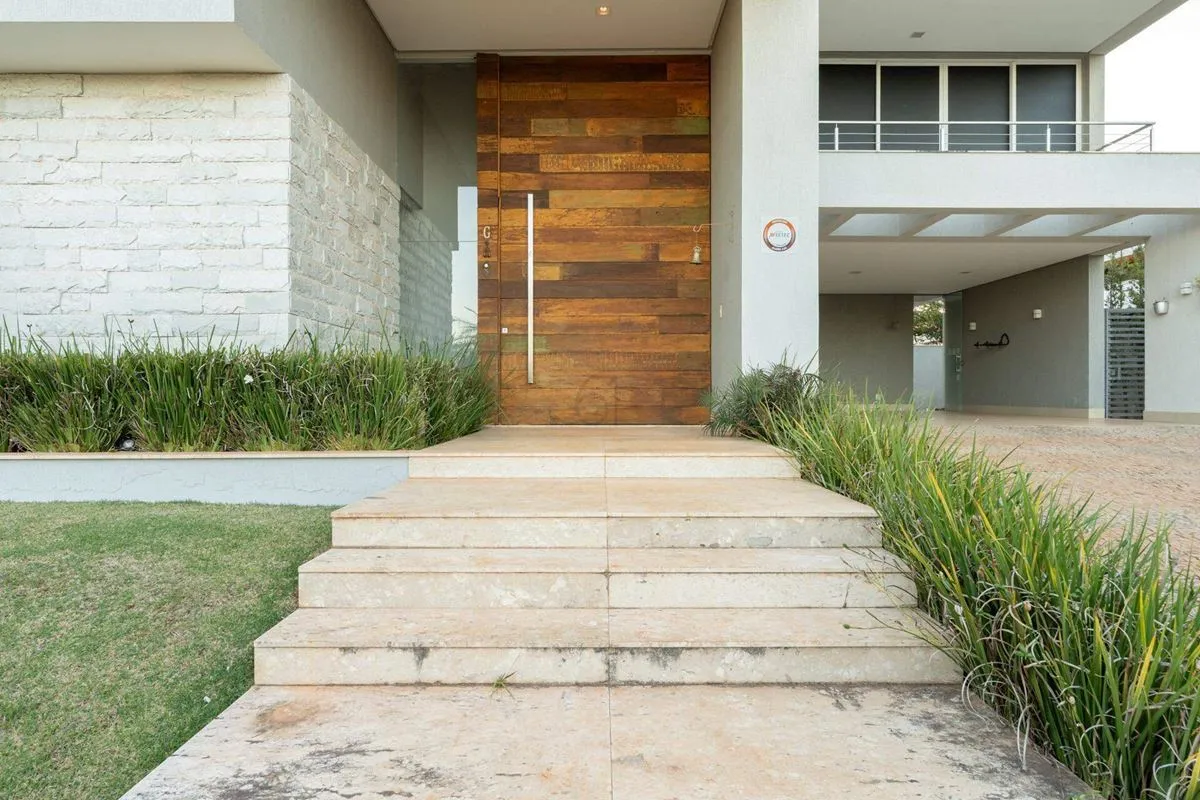 Viva em uma residência única, onde arquitetura moderna, elegância e funcionalida...