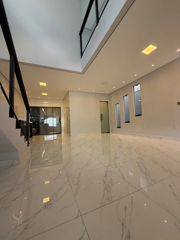 Lídia SouzaCorretora de ImóveisCRECI 34123Telefone: (61) 99633 5633VENDO CASA MO...
