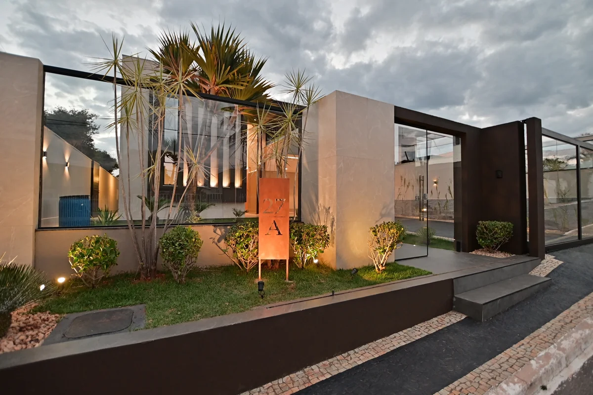 CASA NOVA MOBILIADA DE ALTO PADRÃO EM VICENTE PIRES AO LADO DE ÁGUAS CLARASEXCEL...