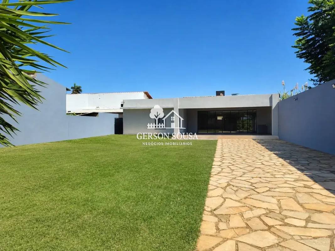 Descubra esta charmosa casa no Residencial Portal do Sol, localizado na Rua 8, C...
