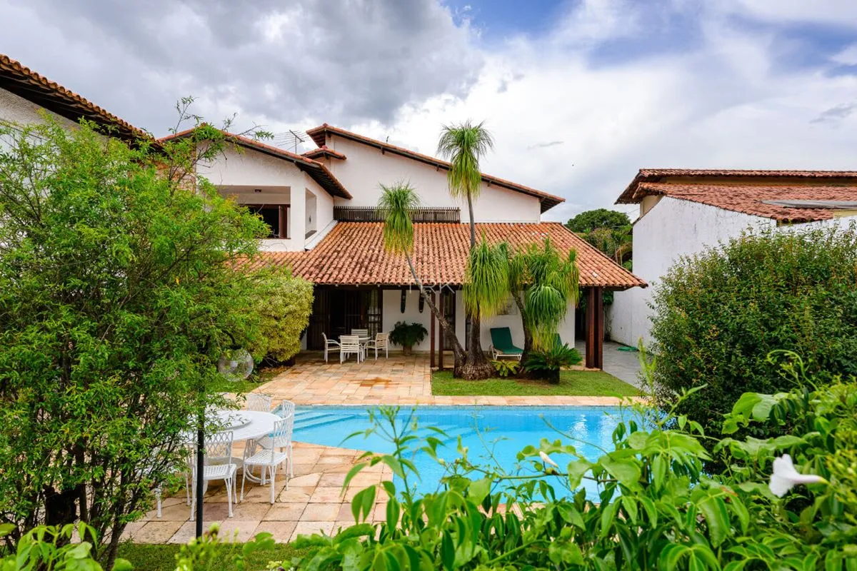 Casa com 5 quartos, sendo 3 suítes, à venda na SHIS QI 16, Lago Sul - Brasília.4...
