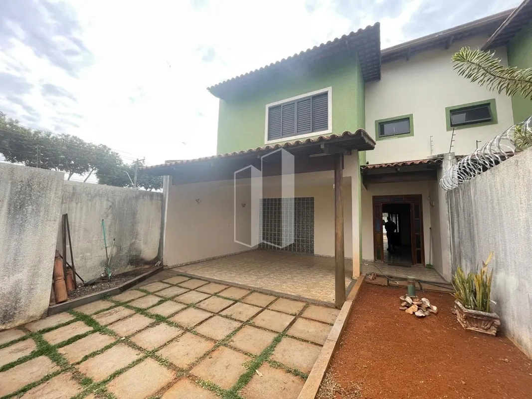 Sobrado à venda no Jardim Atlântico!Imóvel espaçoso e confortável, com 4 quartos...