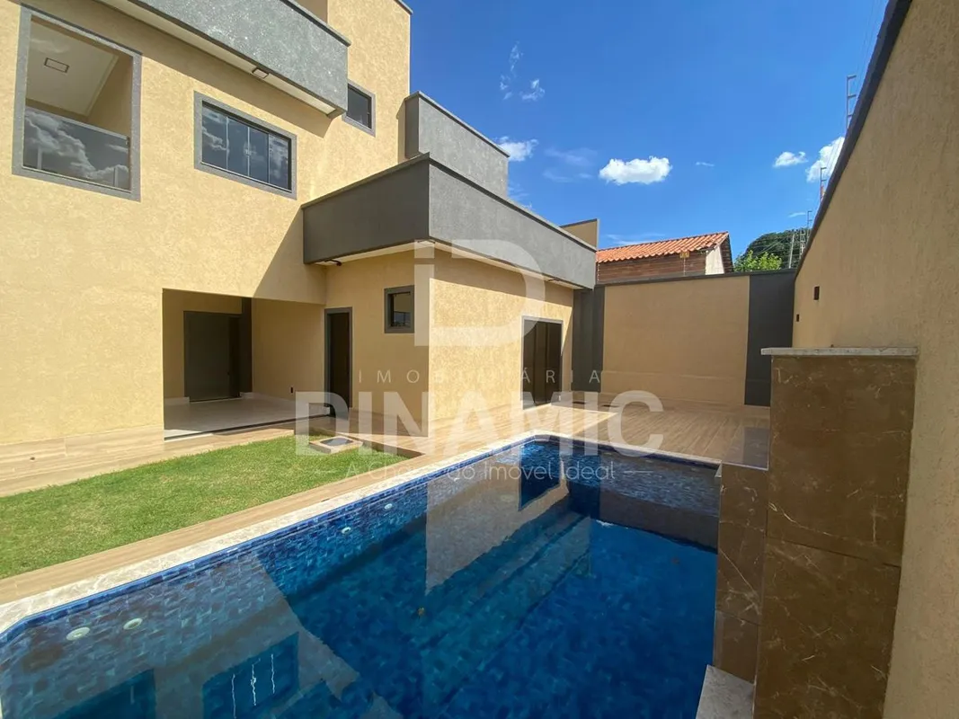 Sobrado de 3 Quartos com Suíte e Piscina -Bairro Cardoso( ID 01) Lindo sobrado à...