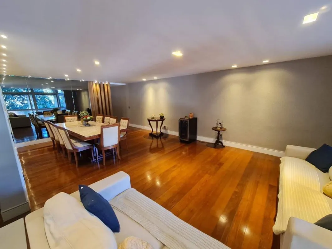 Alugo apartamento hiper reformado, com 3 Suites e 2 Semi-Suites amplas e sofisti...