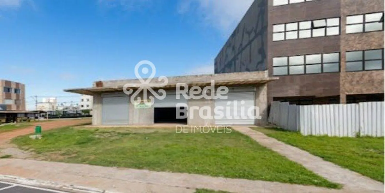 Oportunidade para o seu negócio! Aluga-se galpão industrial/comercial com 375m² ...