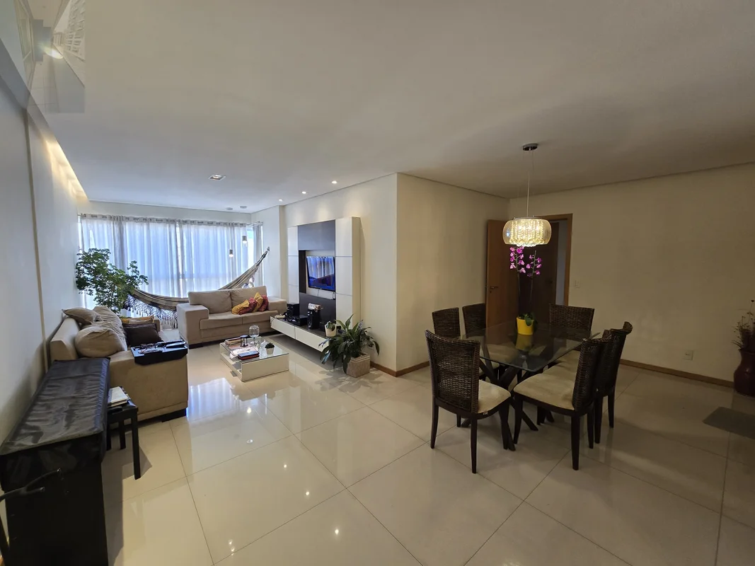 Descubra um apartamento de 127,45m² em uma localização privilegiada na SQB 1, Gu...