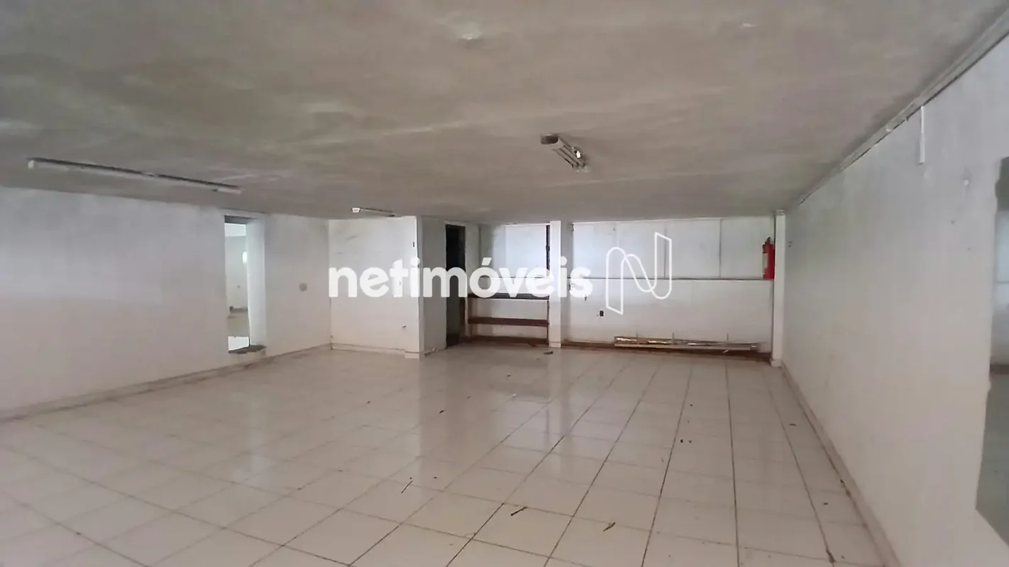 SOBRELOJA COM 2 SALAS DIVIDIDAS, 02 BANHEIROS, ENTRADA PELOS FUNDOS, PISO EM CER...