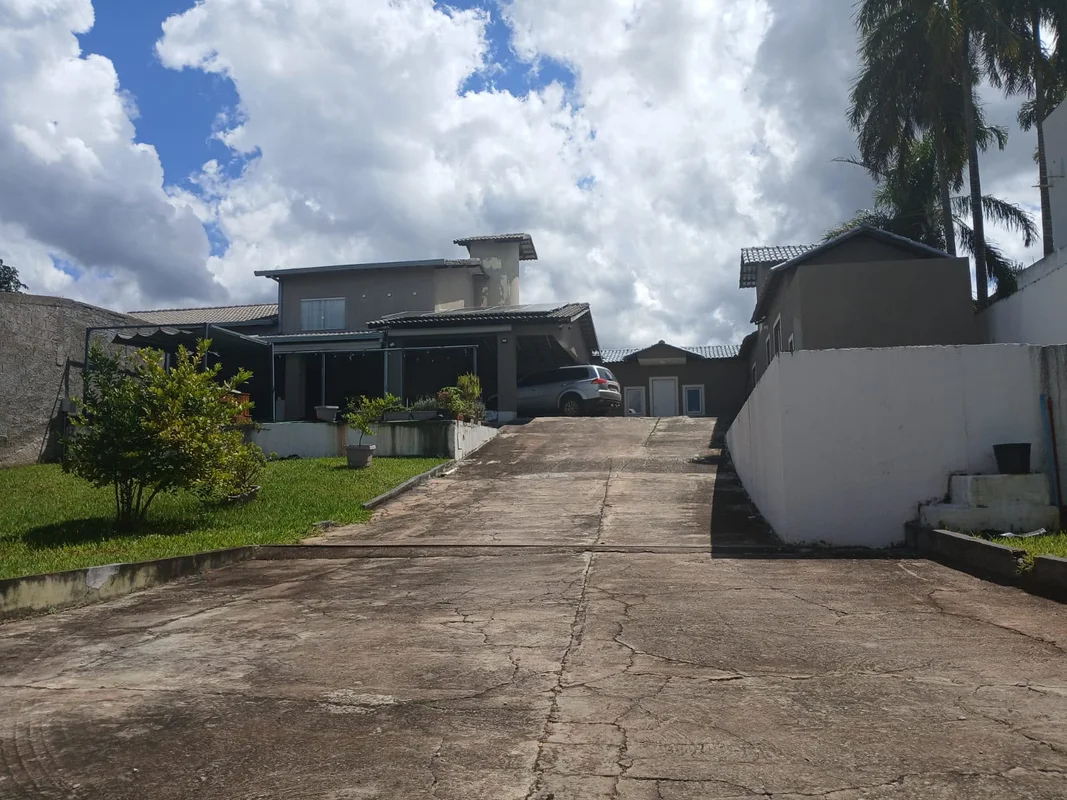 Casa em Condomínio Fechado CONDOMÍNIO RESIDENCIAL MÔNACO – JD. BOTÂNICO*Deck áre...