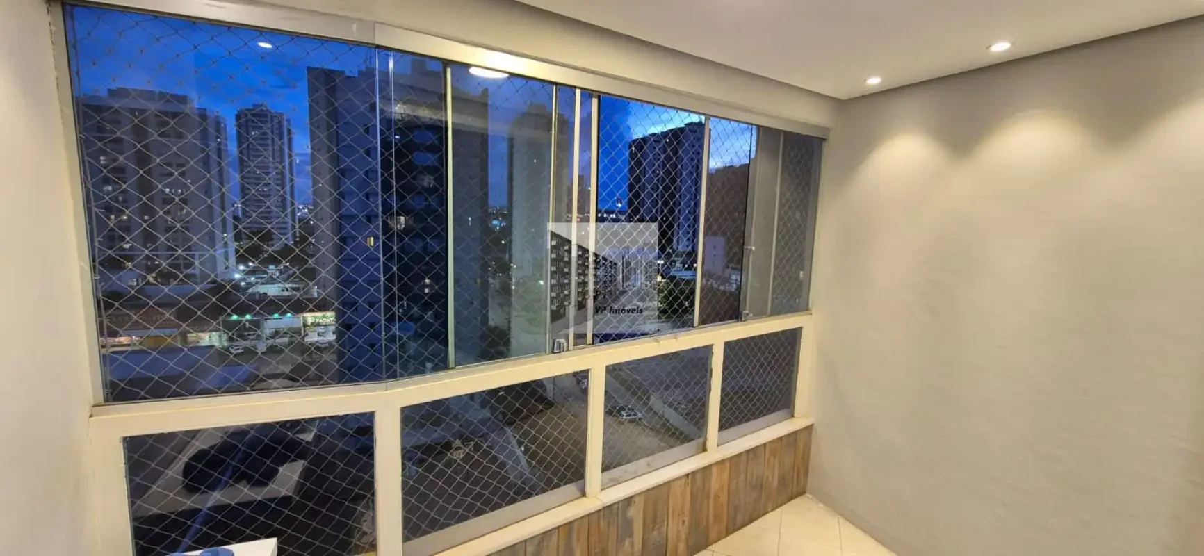 Apartamento com 2 quartos e DCE, PRA QUEM GOSTA DE ESPAÇO. - 2 dormitórios, send...
