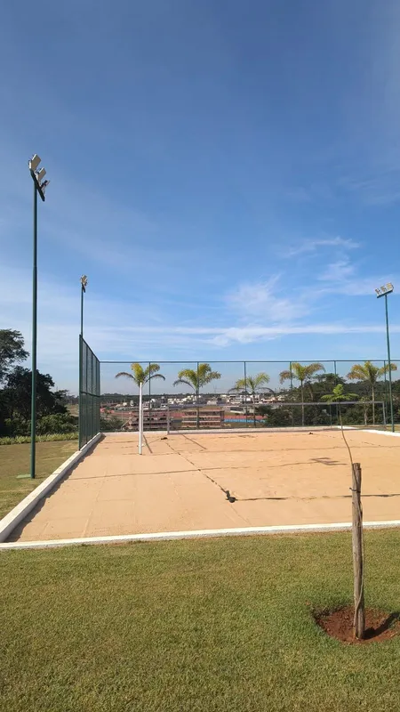 Lote localizado no Jardins Amsterdã, com 464,36m² de área total e 12,30 metros d...