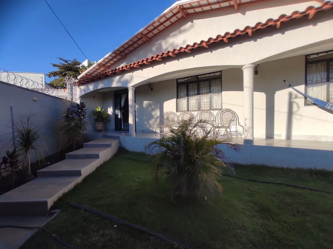 Casa 421 M² - 04 Quartos 02 Suítes - Setor Sul Se você procura um imóvel amplo, ...