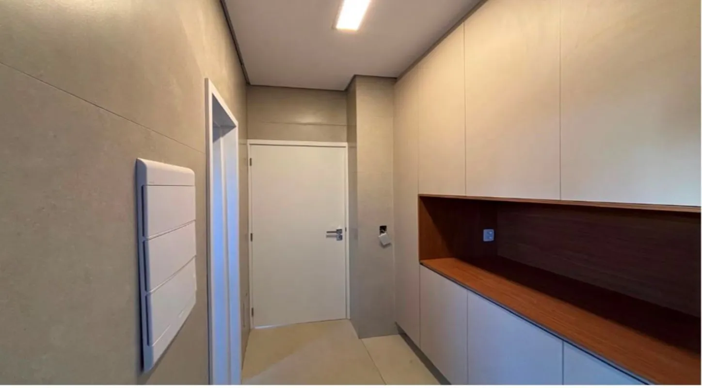 Área Construída: 284,09m2;Terreno: 405m2;NOVIDADE 04 Suites + Office (1 suite té...