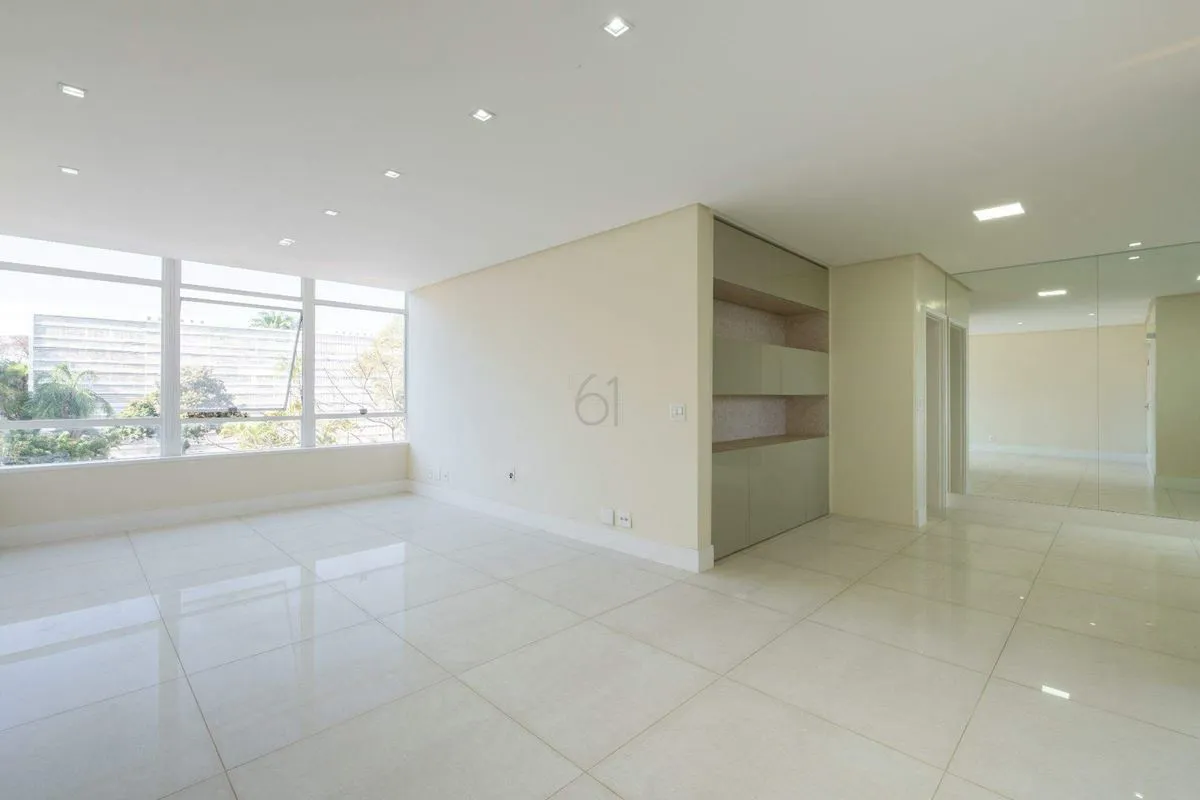 Se você busca um apartamento amplo, elegante e pronto para morar, este imóvel re...