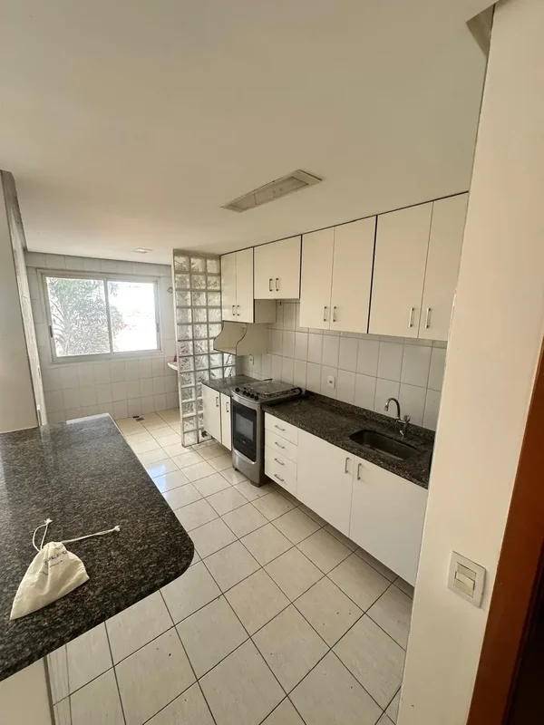 Alugo ótimo apartamento de 2 quartos sendo 1 suite com armários planejados e laz...