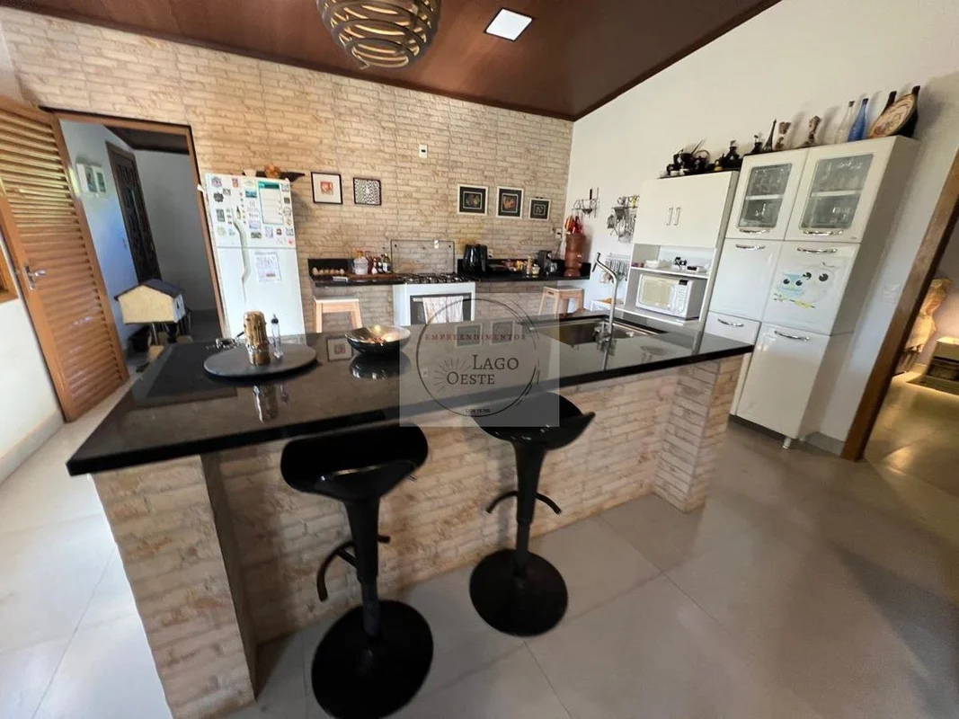 HÁCARA COM VISTA PARA O VALEChácara em terreno de 2ha (20.000 m2), no Lago Oeste...