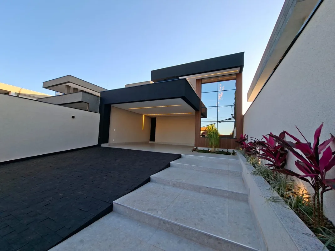 CASA DE ALTO PADRÃO À VENDA NA RUA 12 | 4 SUÍTES, PISCINA AQUECIDA E LOTE DE 583...