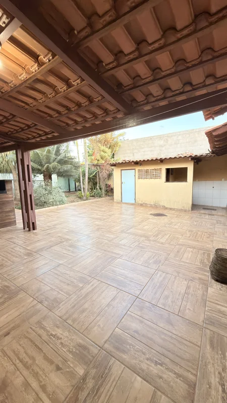 Madel Imobiliária vende casa na Quadra 3 de Sobradinho-DF.DESCRIÇÃO:3 quartos se...