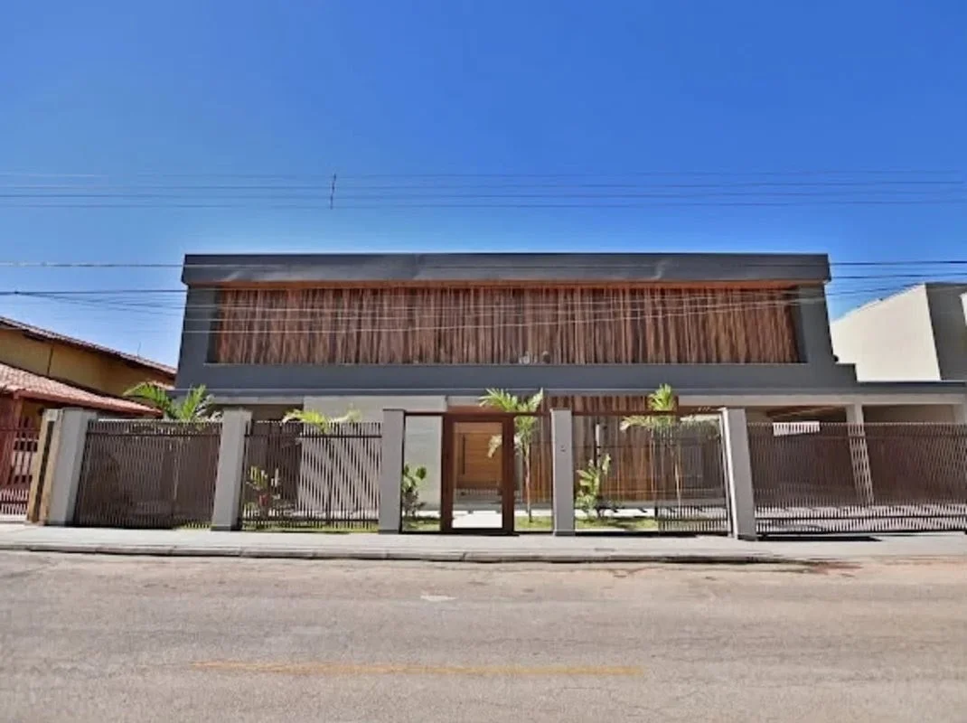 *CASA 2 PAVIMENTOS- PROJETO MODERNO E INTEGRADO**Térreo**Área Social*- *Sala amp...