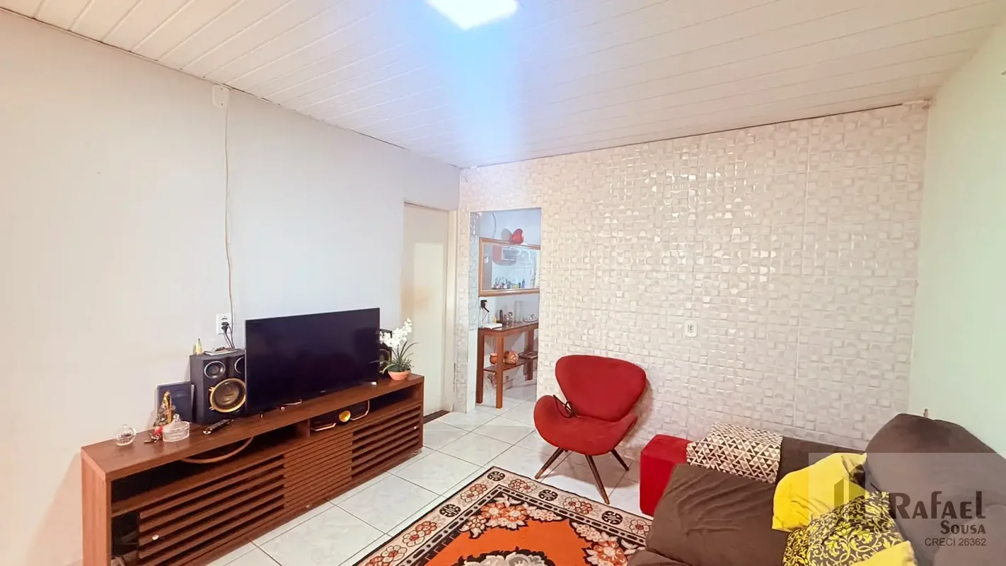 -Excelente oportunidade na QR 506, Conjunto 04. Casa conservada, escriturada e l...