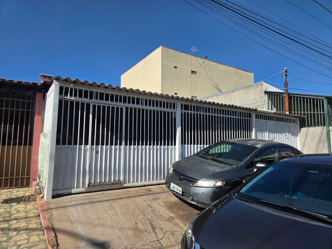 Duas casas no lote com suíte e ótima localização na QD 110 do Recanto das Emas!F...