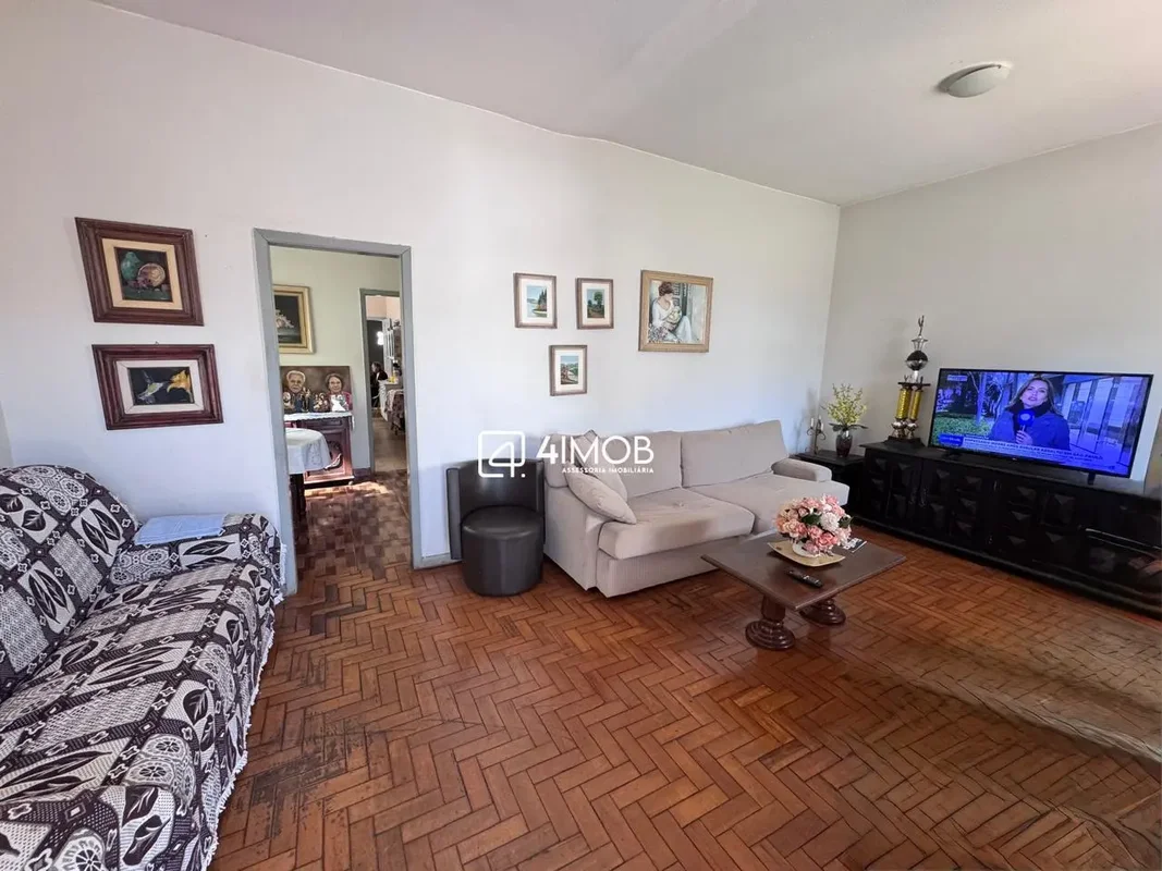 QSC 7, EXCELENTE LOCALIZAÇÃO, CASA PARA REFORMA. Localizada na QSC 07, próximo a...