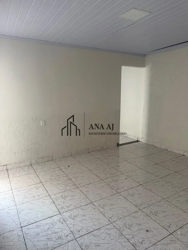 ANA IMÓVEIS ANUNCIA:OPORTUNIDADE: CASA COM QUINTAL ESPAÇOSO, IDEAL PARA QUEM BUS...