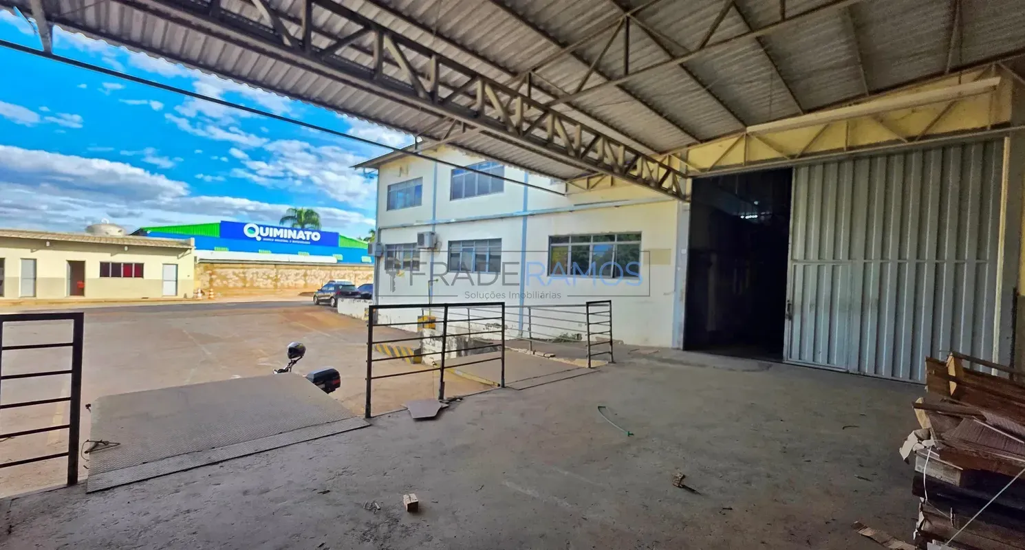 Localizado no DIMAG, o imóvel está a menos de 3 minutos da BR-153, proporcionand...