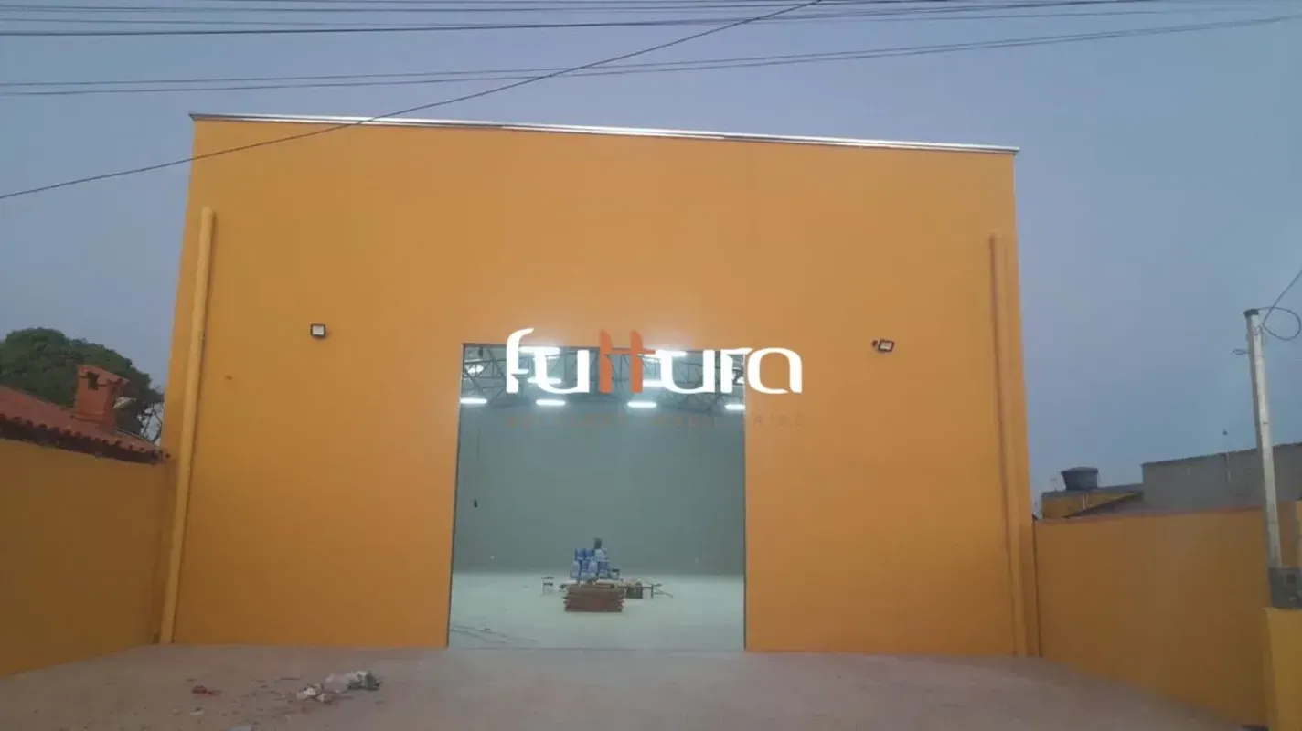 OPORTUNIDADE EM GOIANIRAGalpão novo, com 340m², Pé direito de 8 metros, piso por...