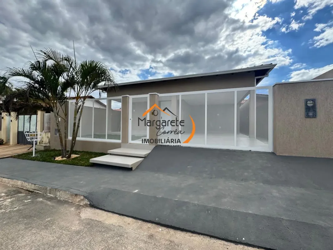 Imobiliária Margarete Corrêa vende linda casa térrea no Condomínio Jardim Europa...