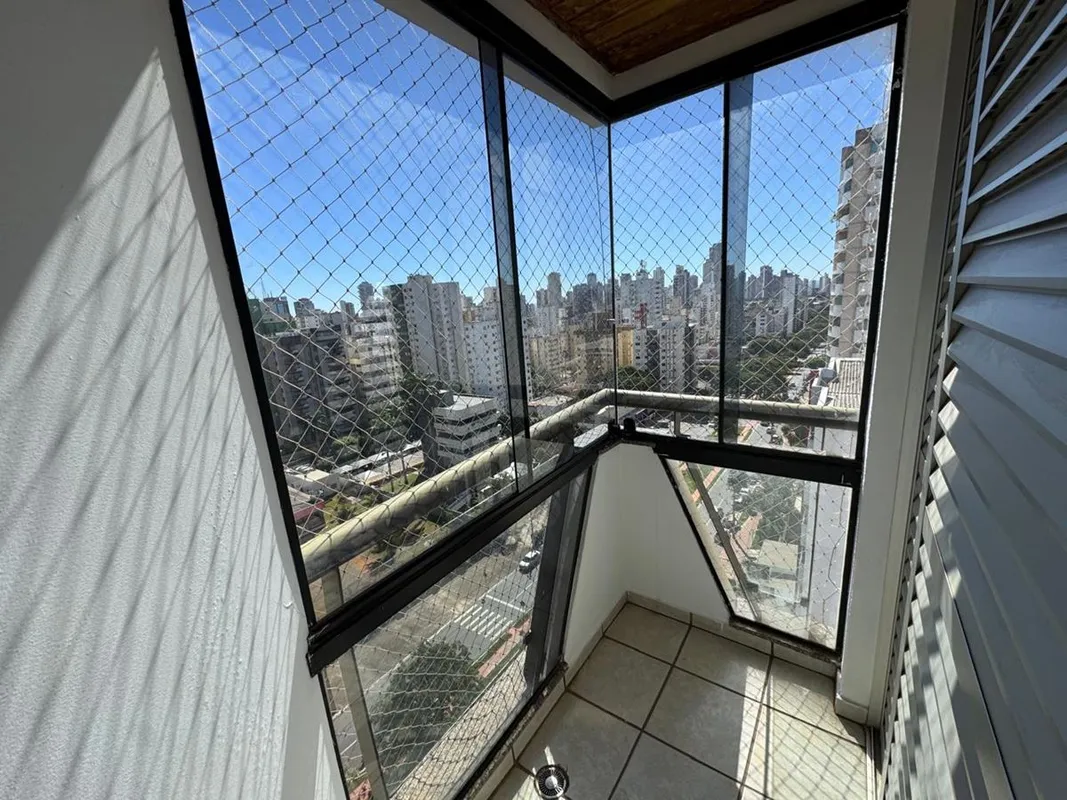 More em um apartamento espaçoso no em localização privilegiada no Setor PedroDes...