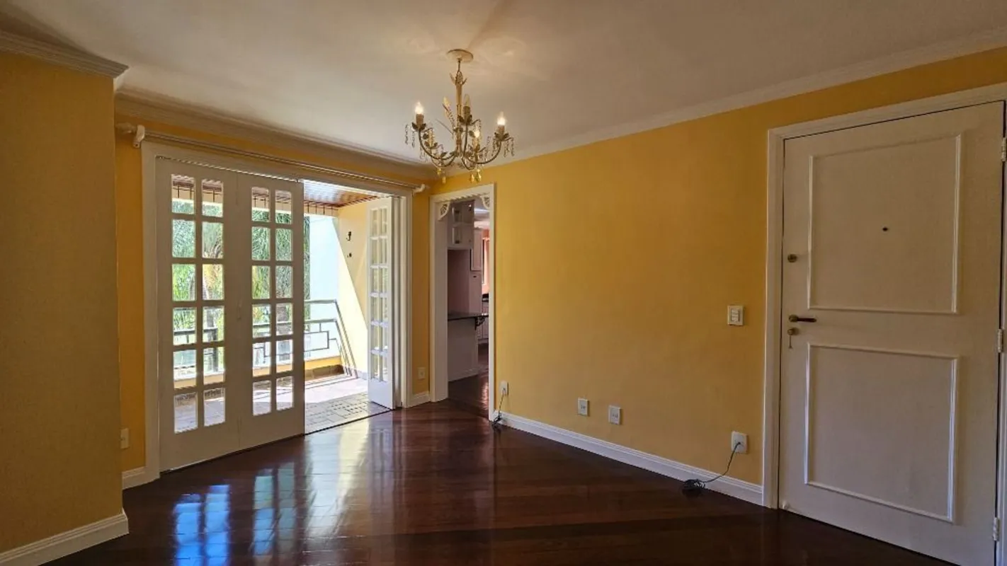 SQSW 304 BLOCO DExcelente localização- Apartamento reformado, com 77,06m2 de áre...