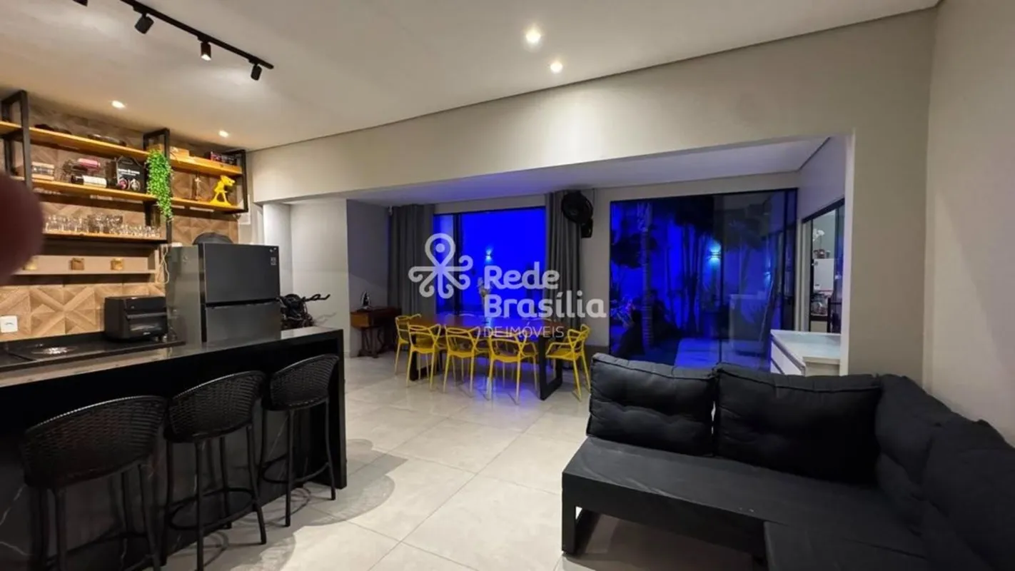 Casa Moderna e Reformada com 4 Suítes, Piscina Aquecida e Espaço Gourmet | Setor...